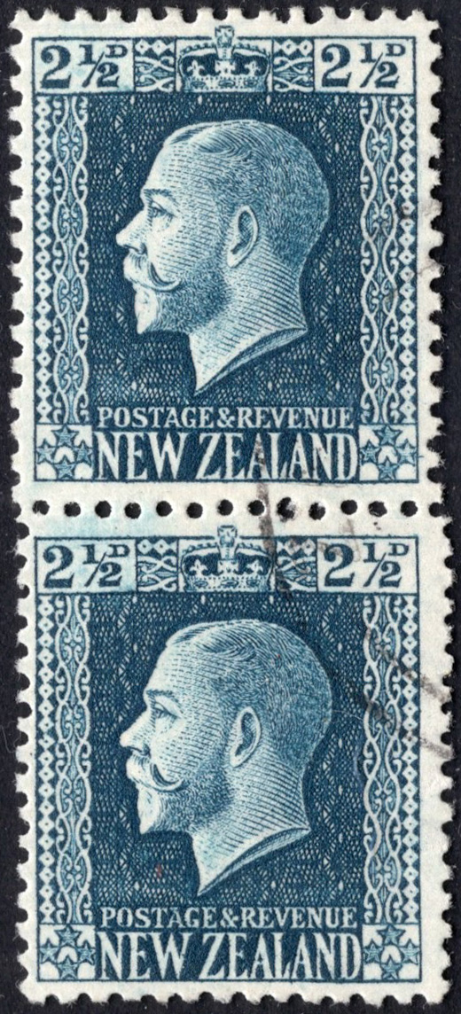 NEW ZEALAND-1915-30 2½d Blue Mixed Perf Vertical Pair